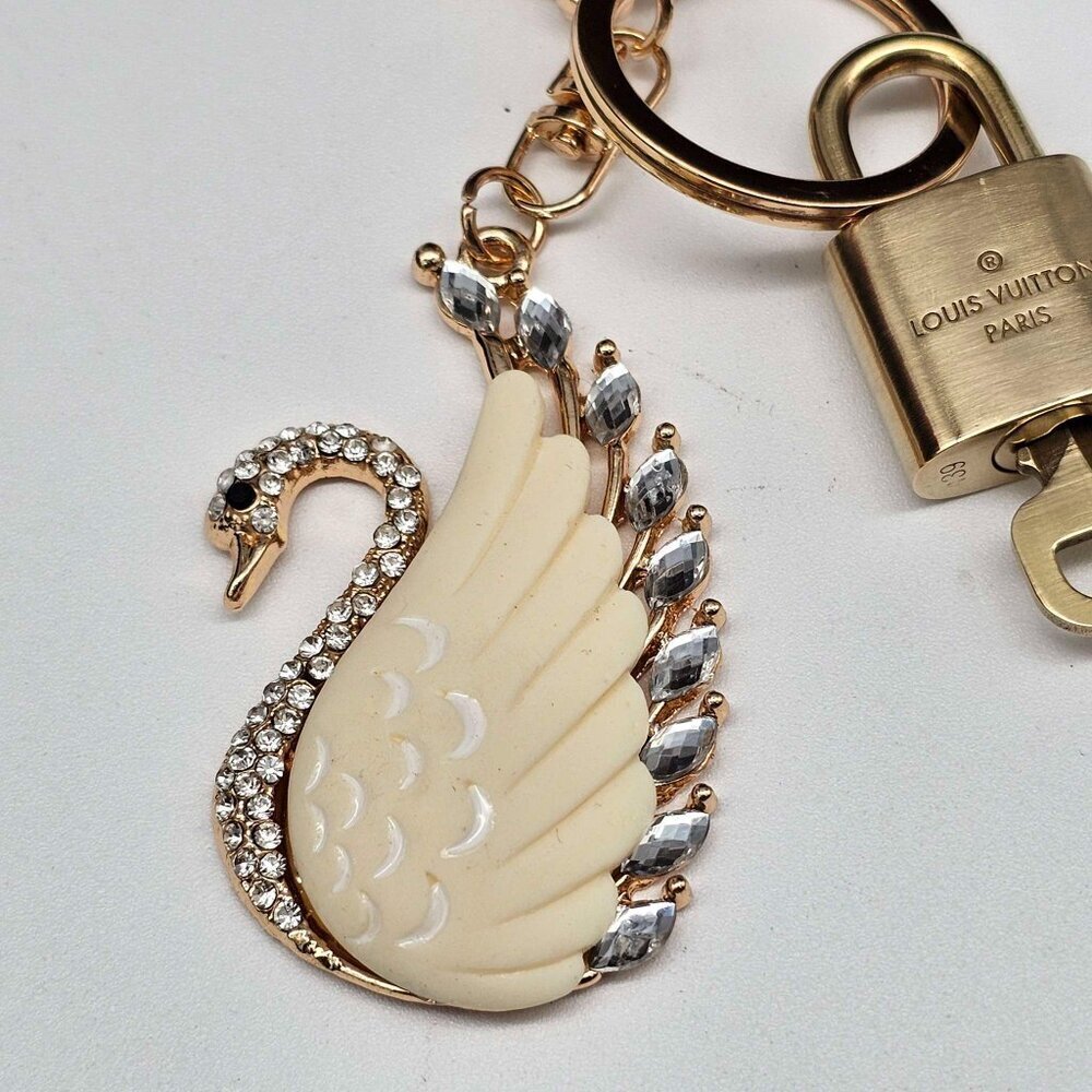 LV Gold Padlock Authentic 🔑 Luxury Bag Charm w/ Unbranded Swan Keychain - Picture 7 of 10